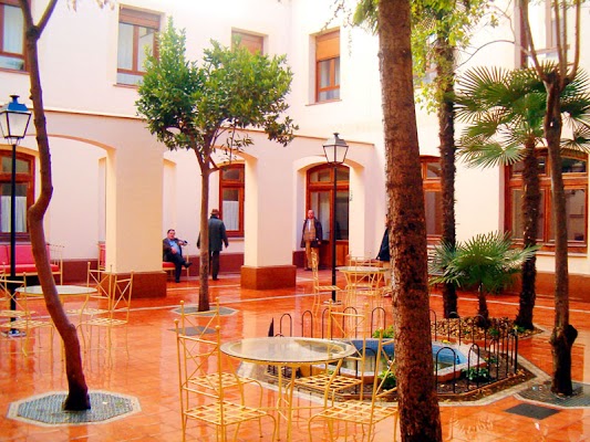 Residencia Centro Geriátrico Dos de Mayo — C. de Daoiz, 8, Centro, 28004 Madrid, España