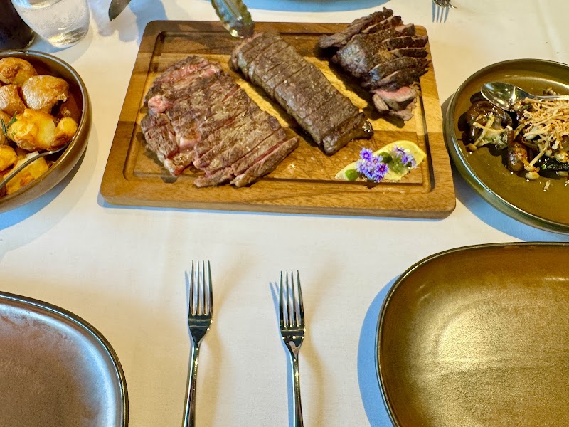 Moo Moo The Wine Bar + Grill photo 3