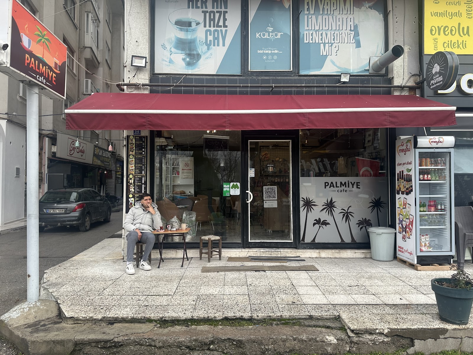 Palmiye Cafe mekanı
