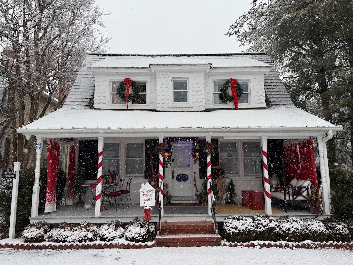 The Snuggery Inn & Suites