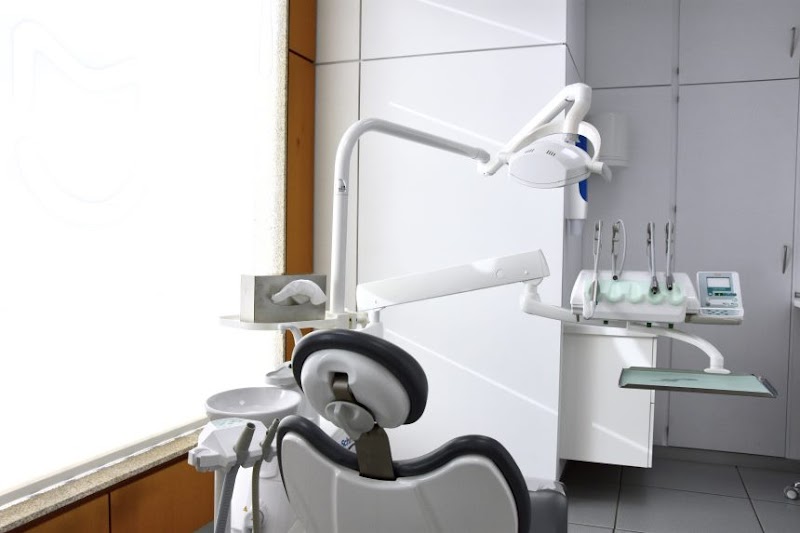 Clinica Dental Monteporreiro photo 2