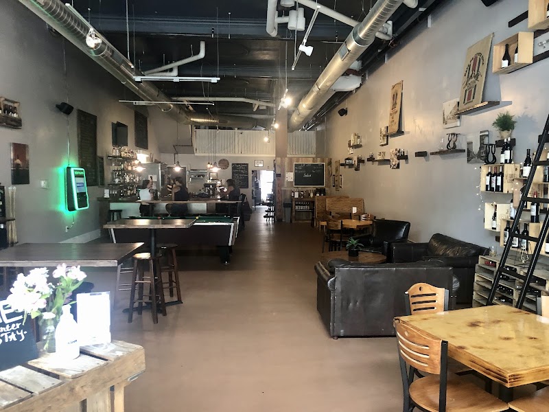 Gaston Pour House: Drinks, Food, Coffee & Lounge photo 4