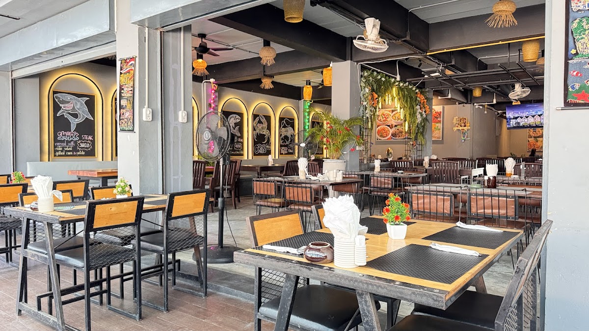 Outdoor Grill & Bar  - Main view