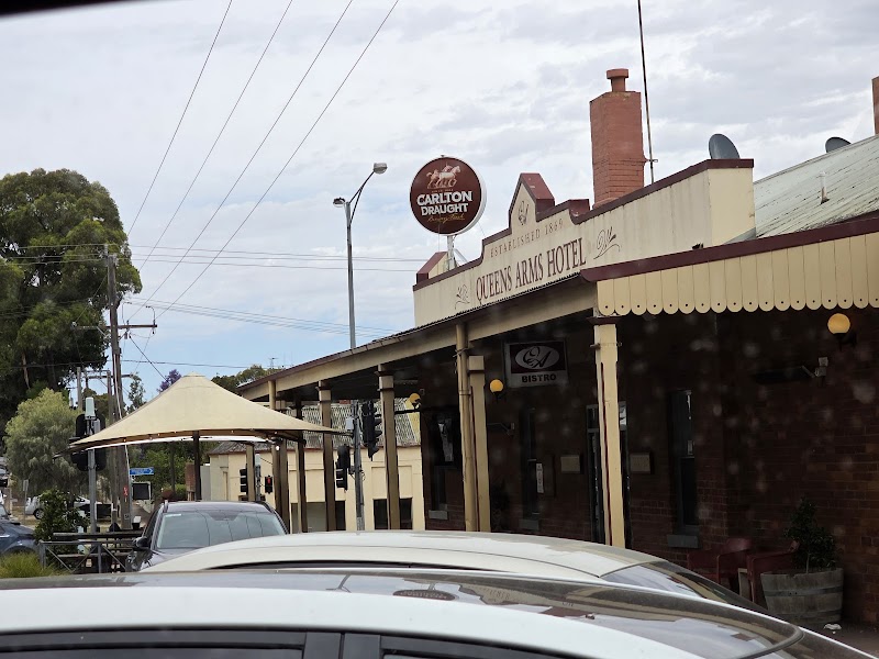 Queens Arms Hotel
