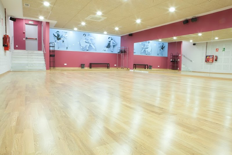 The Circle Of Vicky-jose Antonio