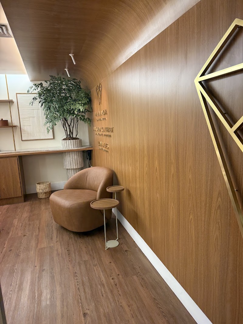 Dra. Ana Karina Glatthardt | Dentista no Leblon-RJ | Implantodontia, Prótese e Cirurgias Gengivais - foto 3