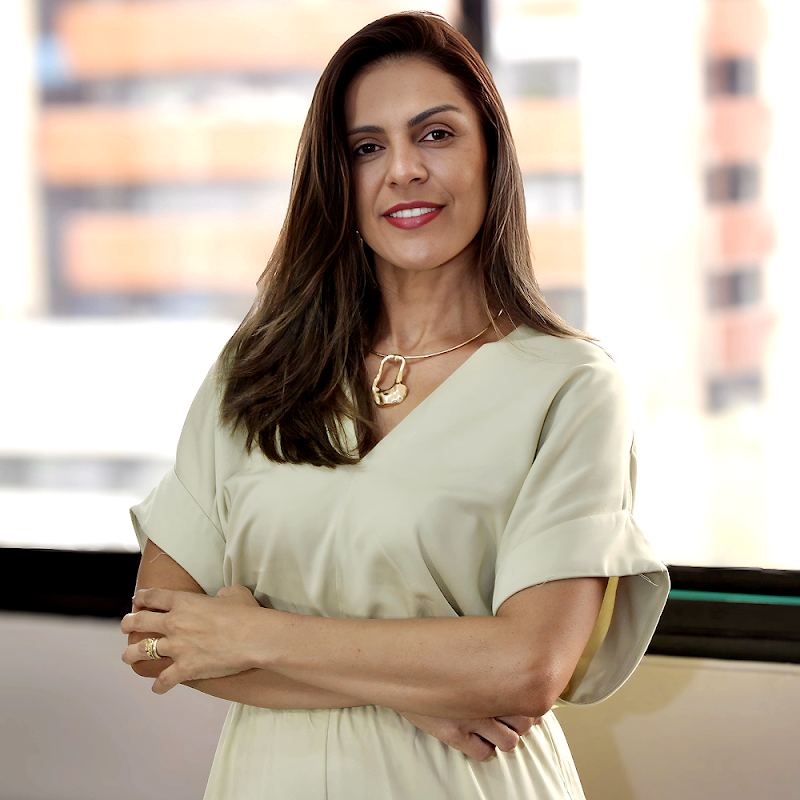 Dra. Michelle Cavalcante | Lentes de Contato Dental | Implante Dentário | Dentista em Maceió - foto 1