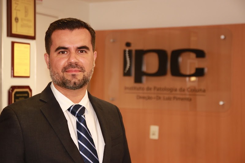 Foto de Médico Ortopedista Especialista em Coluna - Dr. Rodrigo Amaral
