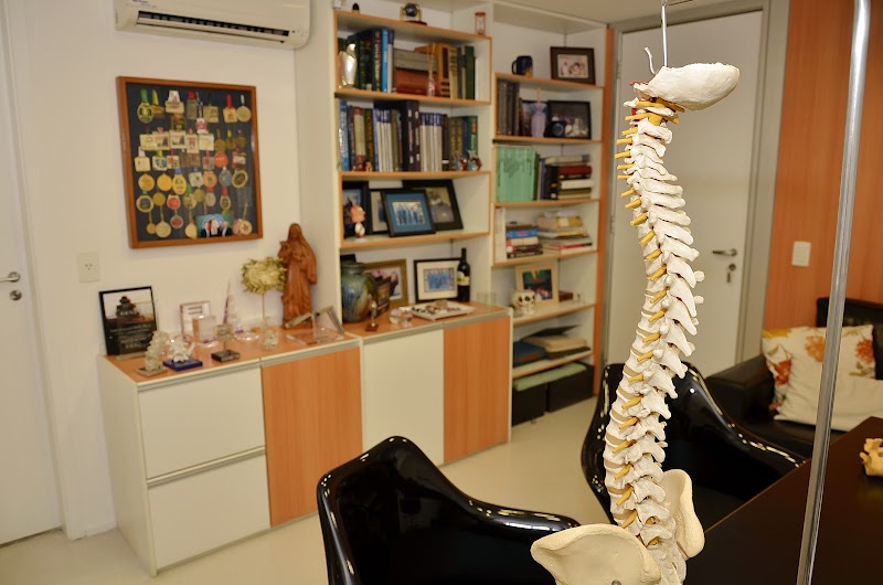 Foto de Médico Ortopedista Especialista em Coluna - Dr. Rodrigo Amaral