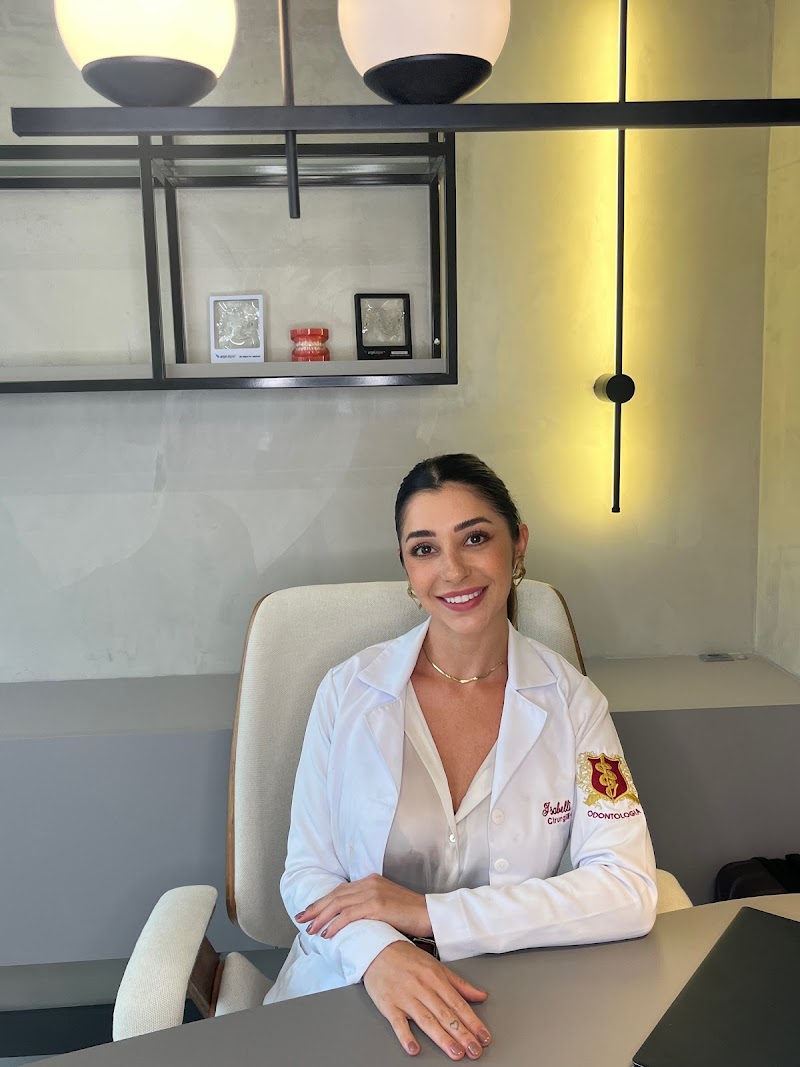 Dra. Isabelli Cavalli | Cirurgiã Dentista
