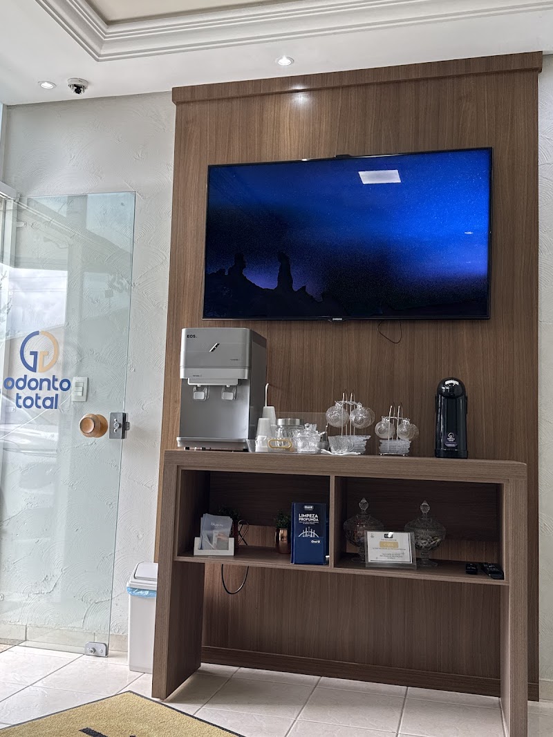 Odonto Total Curitiba - Somos Especialistas em Implante Dentário, Ortodontia, Próteses e Estética dental. - foto 5