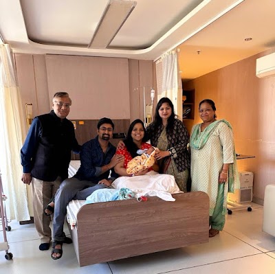 Dr. Veenu Agarwal- - Image 3