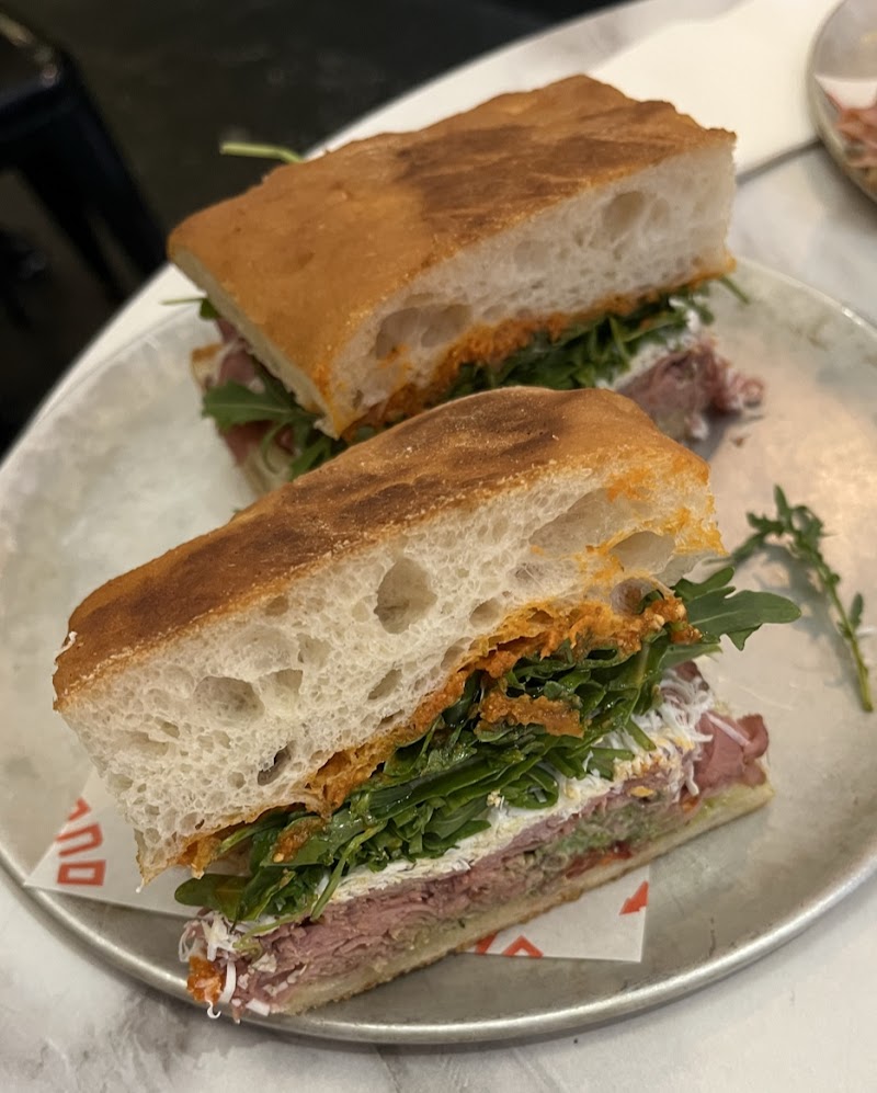 Arno Deli King St photo 3