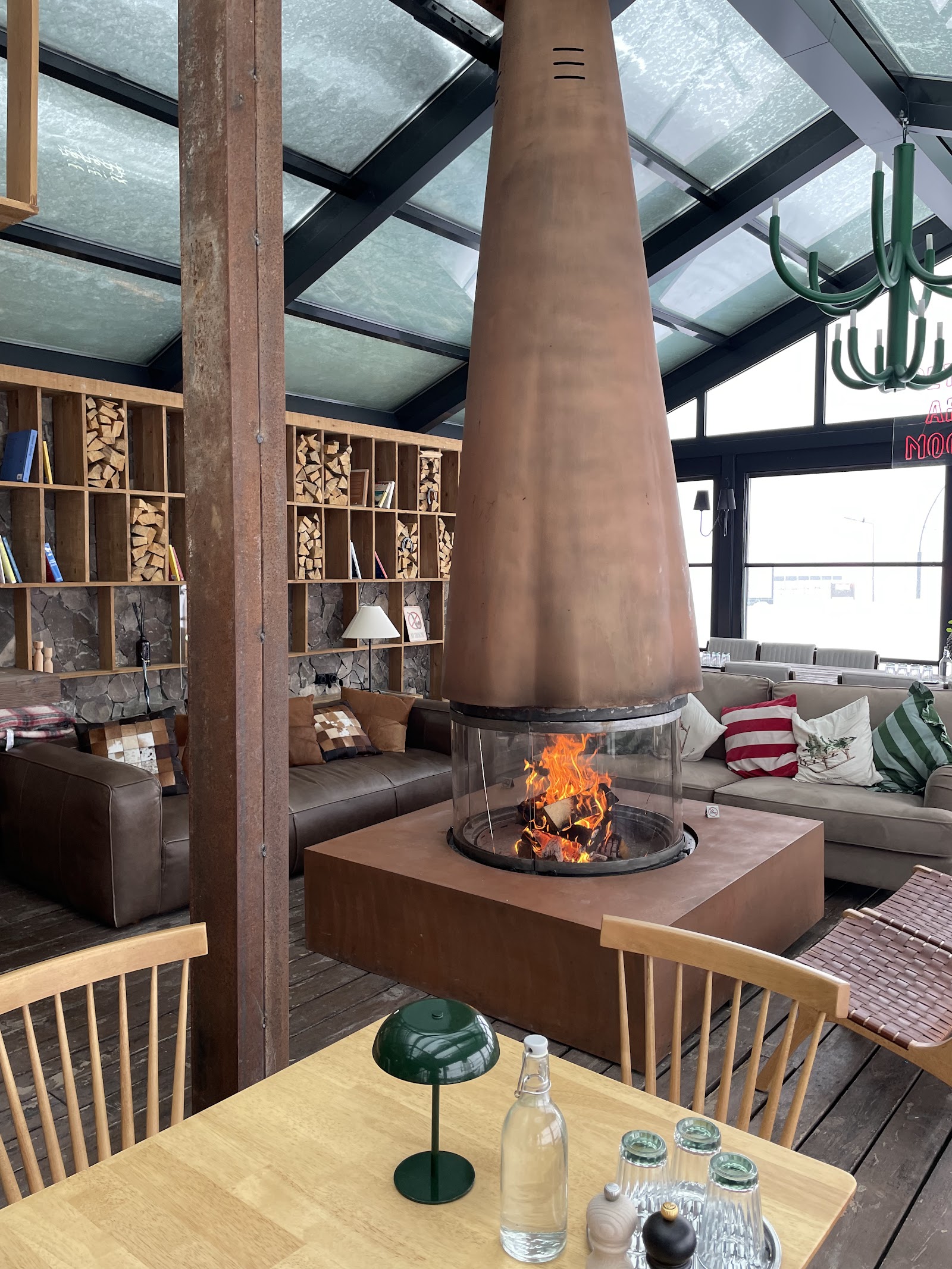 The Hub Cafe & Pub mekanı