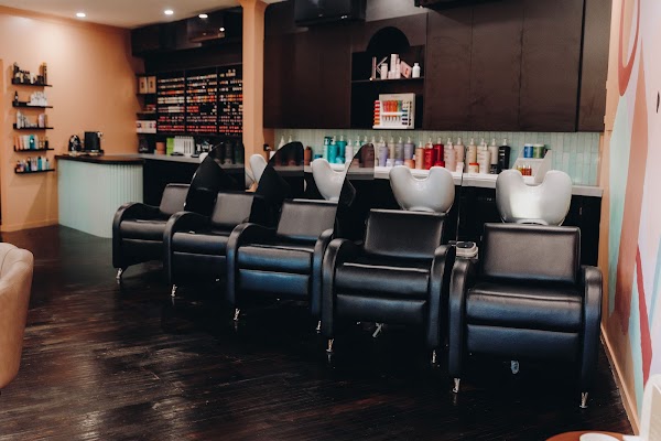 Urban Chic Brisbane Hairdressers & Hair Salon photo 2