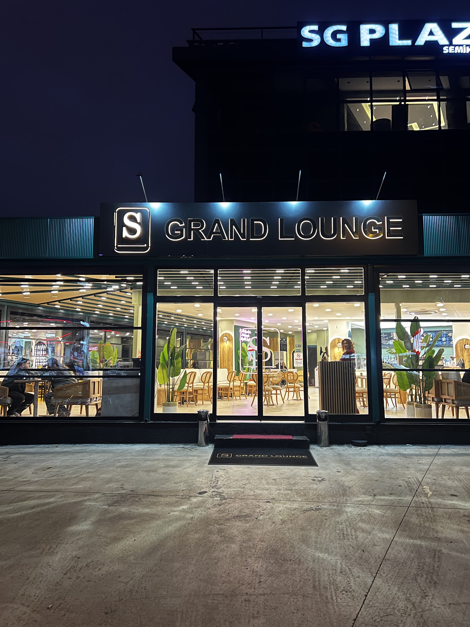 S grand lounge mekanı