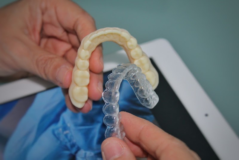 Dra. Vanuza Cunha, Dentista Especialista, Invisalign Doctor, Implante, Lentes de Contato Dental - foto 2