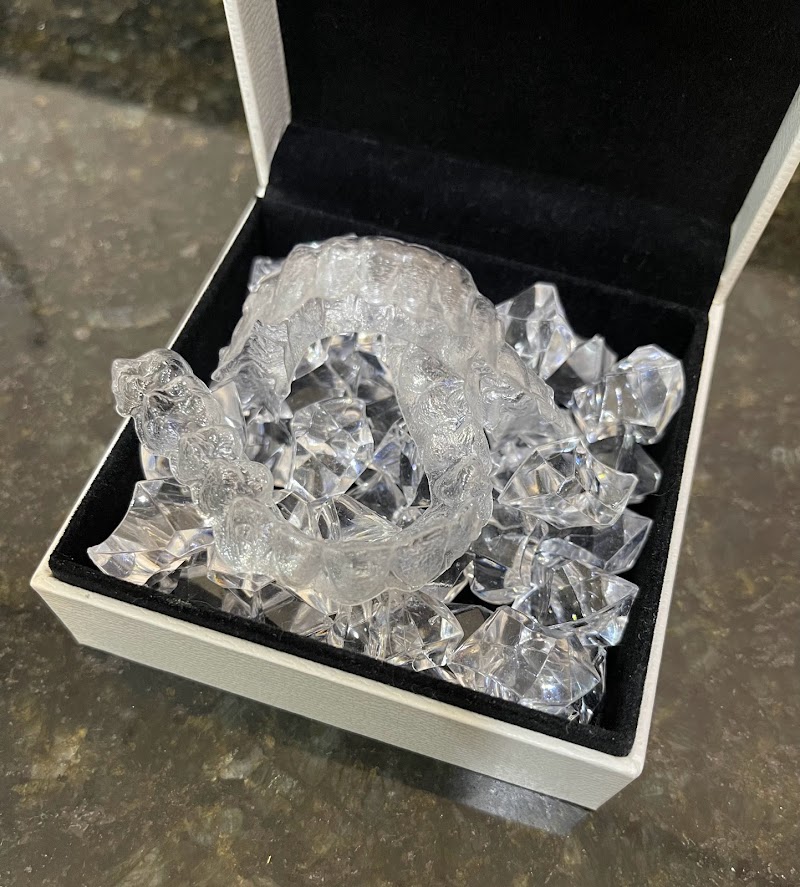 Dra. Vanuza Cunha, Dentista Especialista, Invisalign Doctor, Implante, Lentes de Contato Dental - foto 3