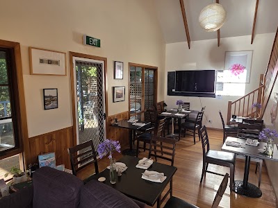 Little Norfolk Bay Bistro & Chalets