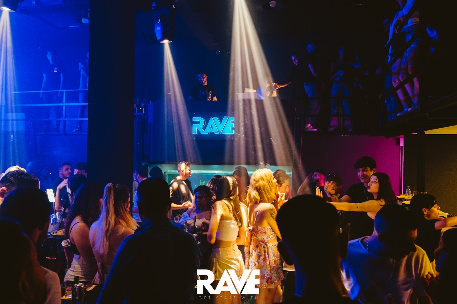 Rave Club mekanı
