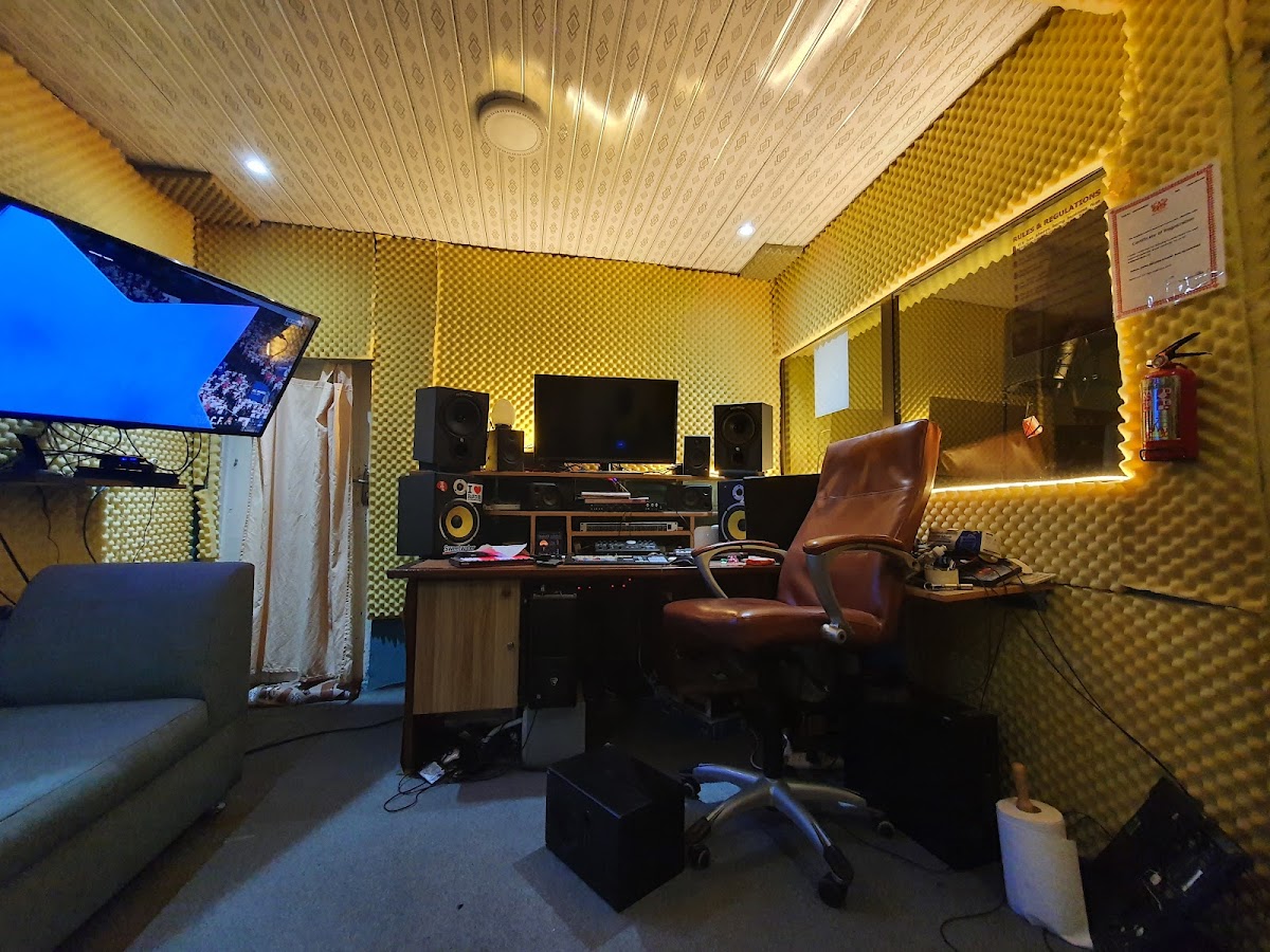 Royal Recording Studio And Sound Engineering School & Music Production School