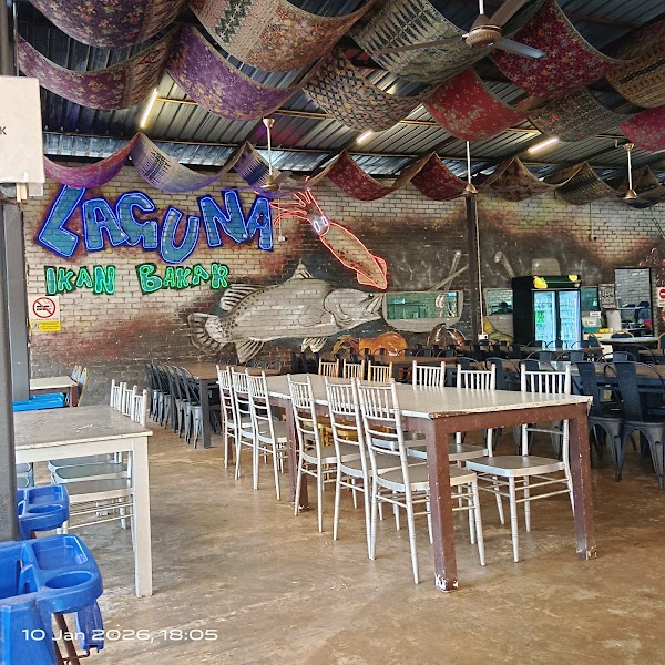 Restoran Laguna Ikan Bakar - Photo 1