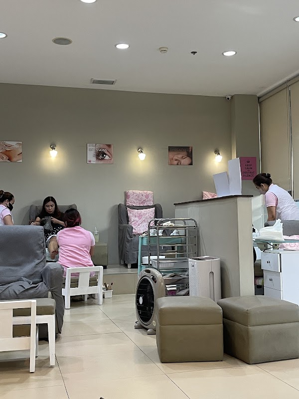 California Nails & Day Spa (Vista Mall)