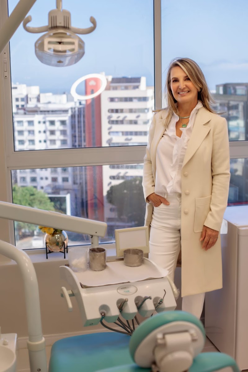 Limpeza Dental | Clareamento Dental | Dra. Luciene Carvalho | Dentista em Florianópolis
