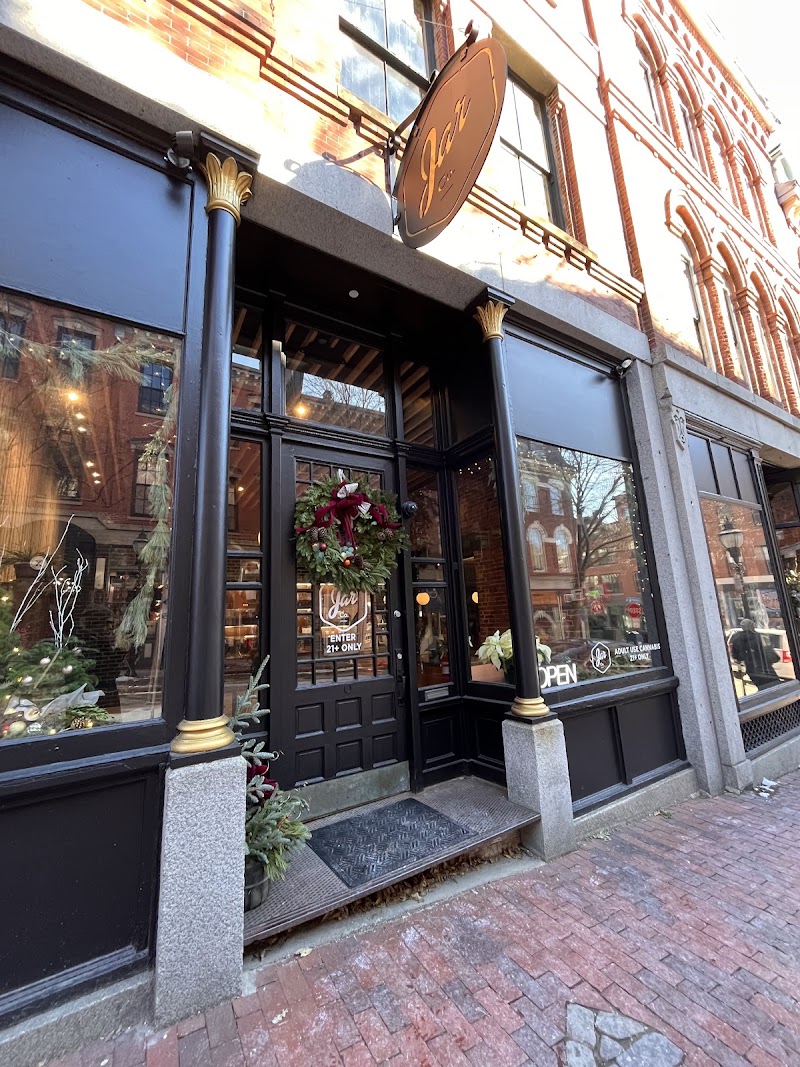 Video tour of JAR Cannabis Co. Dispensary - Downtown Portland retail environment