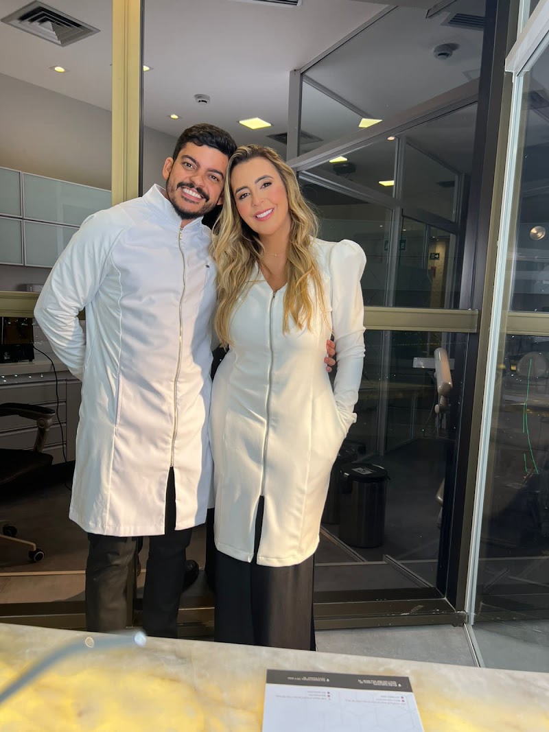 Dra. Viviane Teixeira | Implantes e Próteses - foto 5