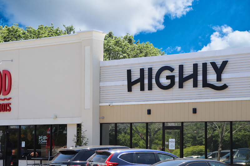 Video tour of HIGHLY Recreational Dispensary (Adult use 21+) - South Portland retail environment