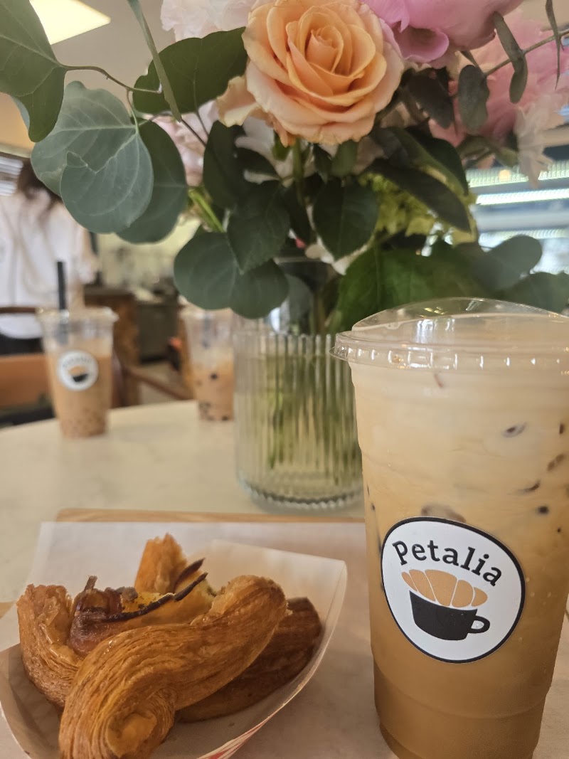 Petalia brews & bites photo 4