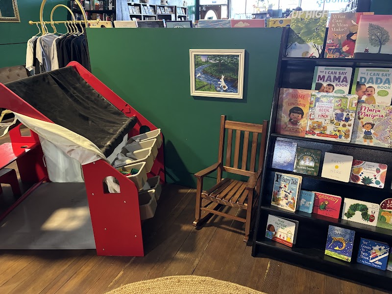 Middle Ground Books photo 4