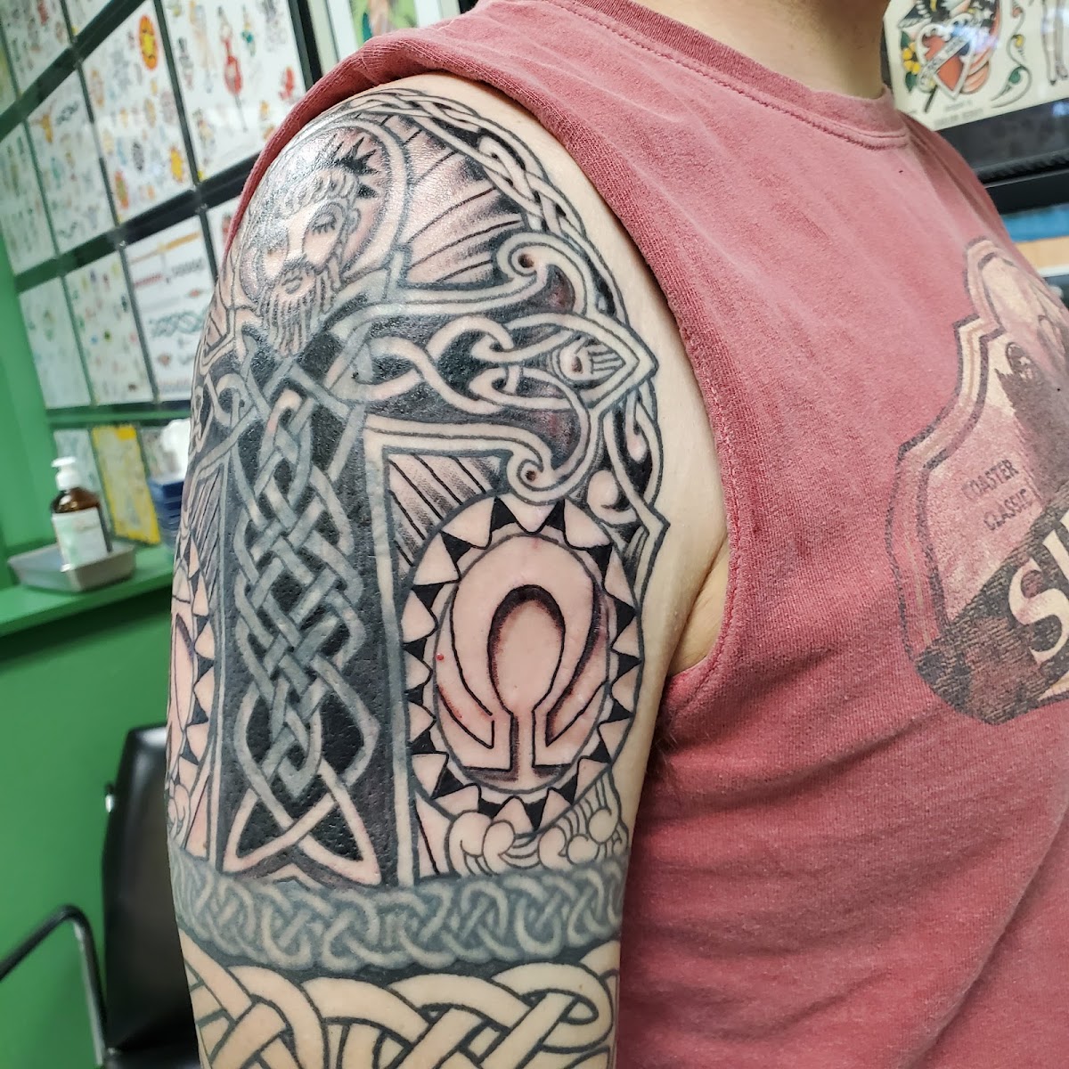 Deluxe Tattoo Parlor tattoo parlor in Vancouver, OR