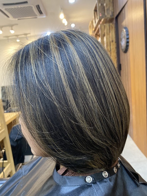 Sir George Salon Premier