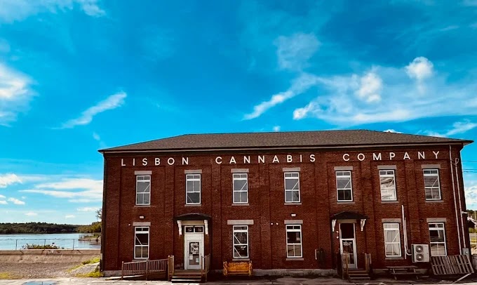 Video tour of Lisbon Cannabis Company retail environment