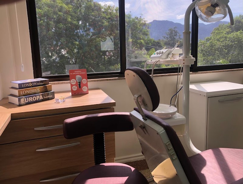 Dr. João Cossatis - Cirurgião Bucomaxilofacial e Implantodontista - foto 4