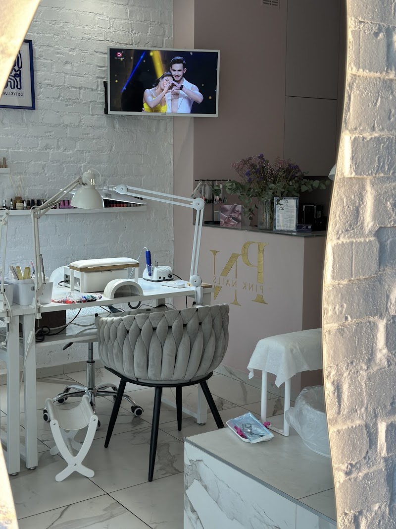 PINK NAILS – Manicure, Pedicure i Stylizacja Paznokci | Warszawa Śródmieście