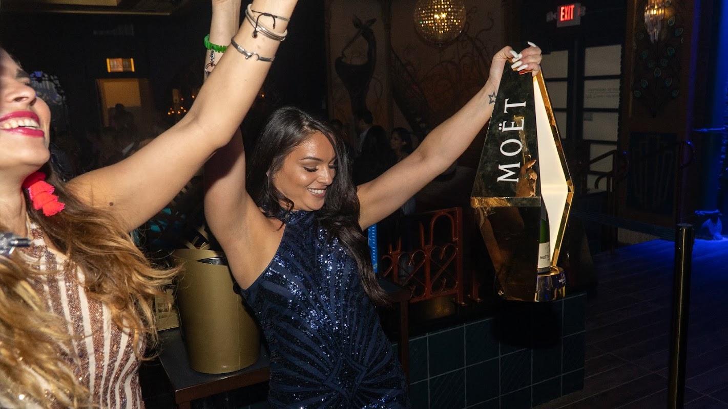 Aura Latin Club photo 5