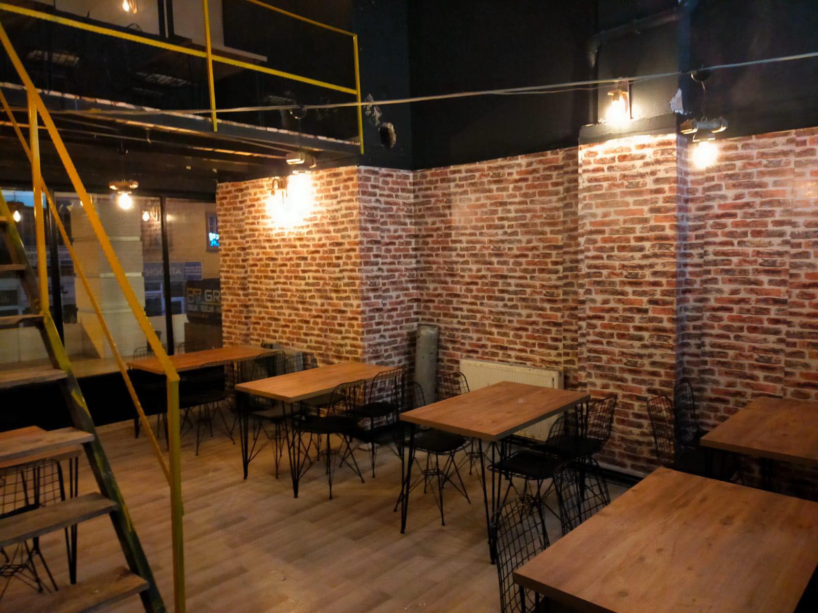 Fire Kitchen & Café mekanı