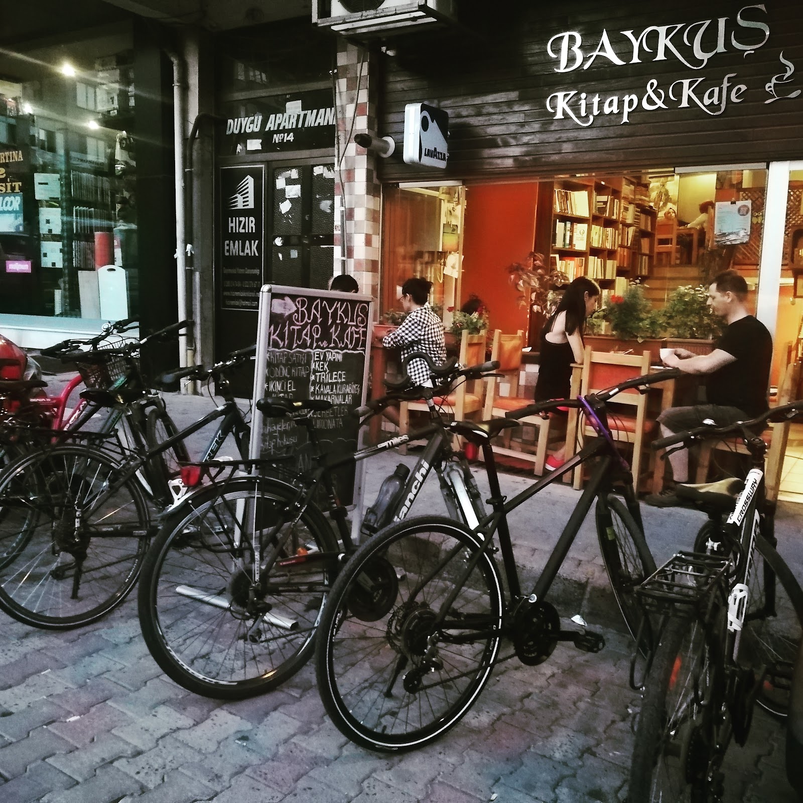 Baykuş Kitap&Kafe mekanı