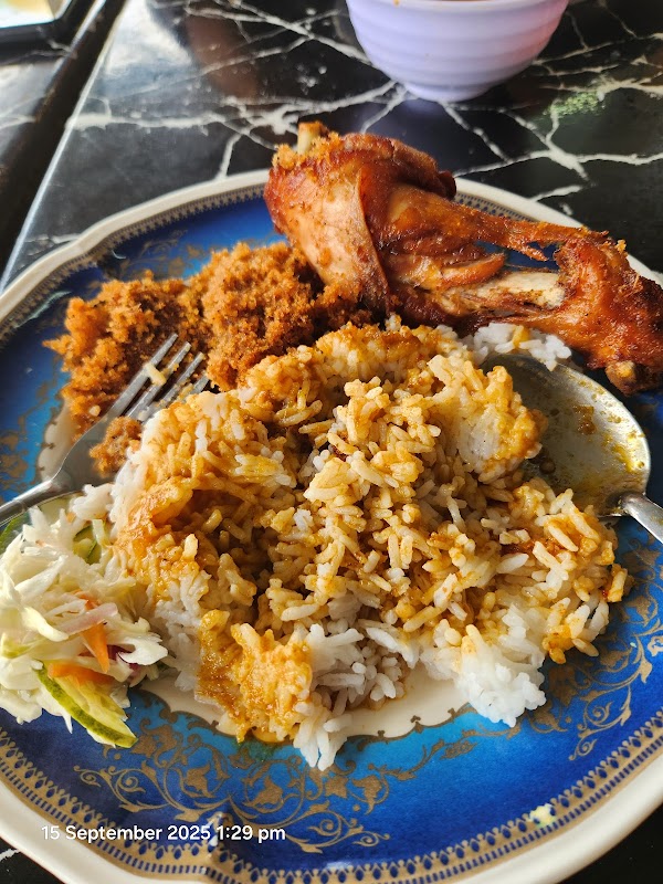 Kedai Makan Kak Zan (Nasi Kukus Ayam Goreng - Photo 1