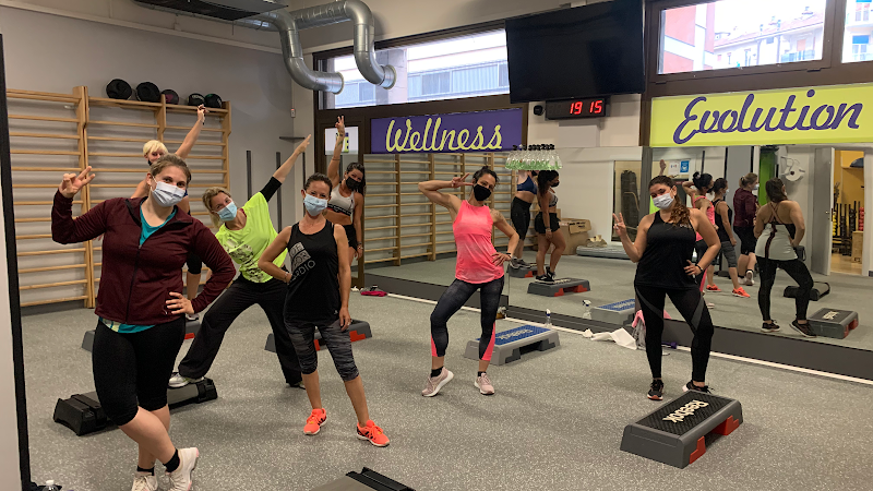 WELLNESS EVOLUTION - Palestra, Sala Pesi, Personal Trainer, Corsi di Fitness, Spinning, Funzionale, Posturale, Pilates