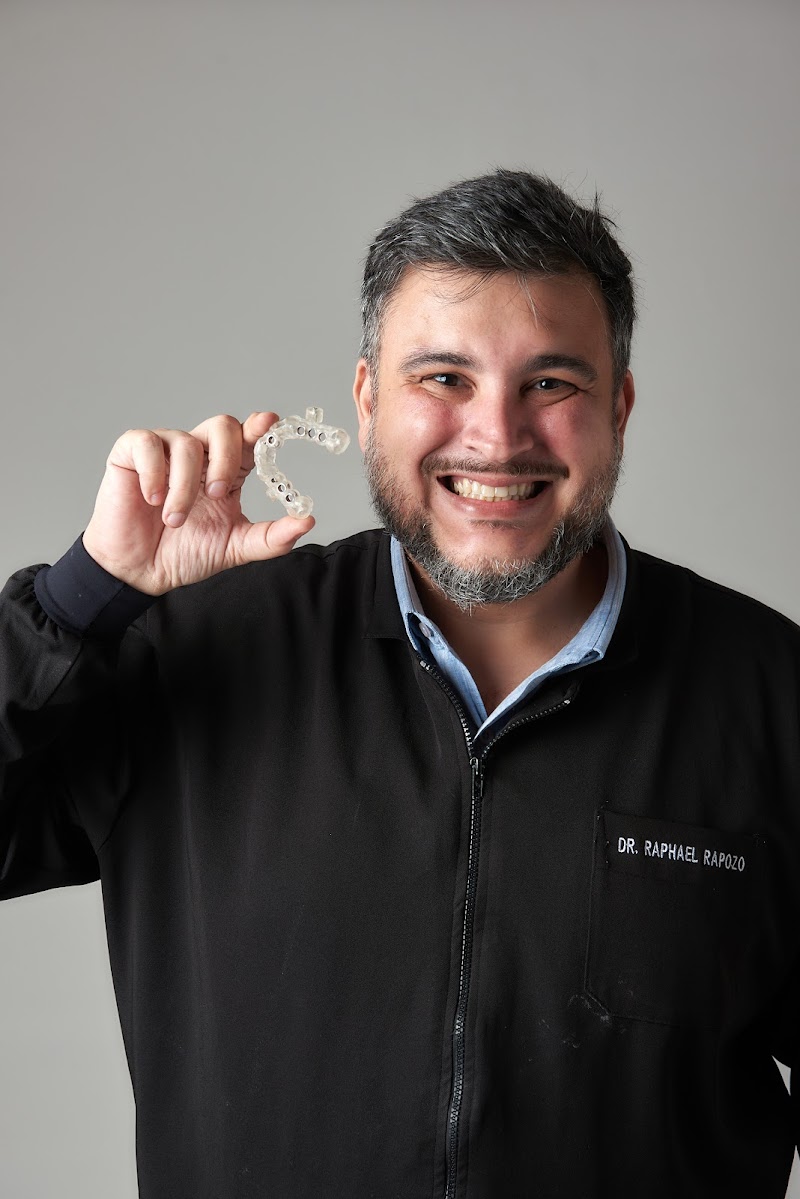 Implantes Dentários em Niterói | Dr. Raphael Rapozo I Dentista Niterói I Facetas