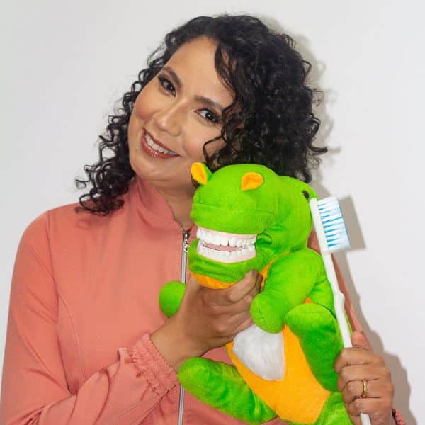 Dra Sarah Queiroz - Odontopediatria e Ortodontia - Crianças e Bebês - Copacabana