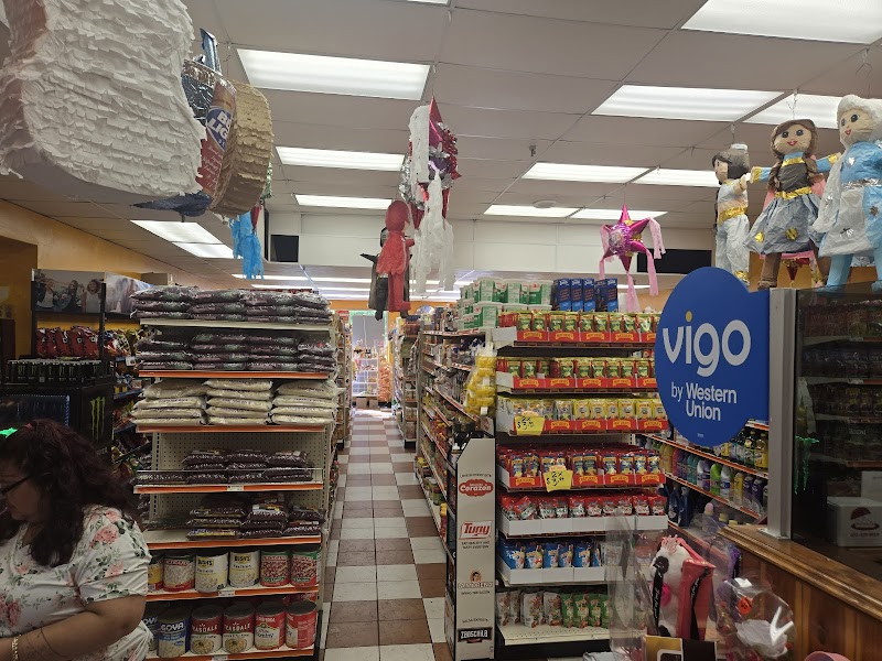 La Palma Supermercado y Cafe photo 4