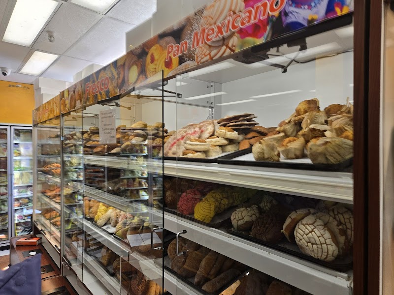 La Palma Supermercado y Cafe photo 2