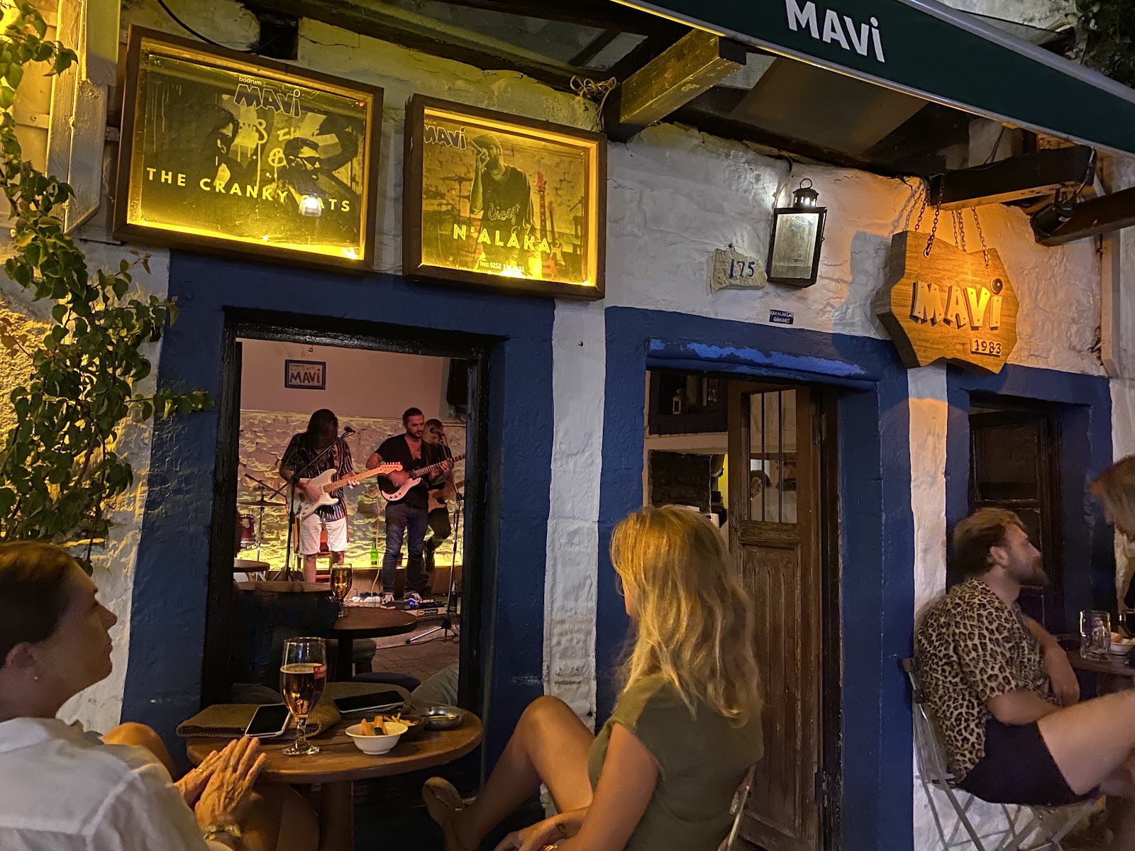 Mavi Bar mekanı