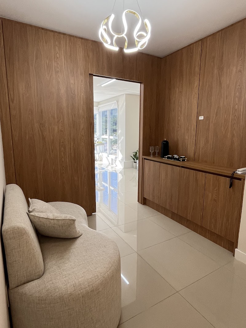 Dra. Gabrielle Crestani Dutra - Odontologia Estética & Reabilitação Oral - foto 2