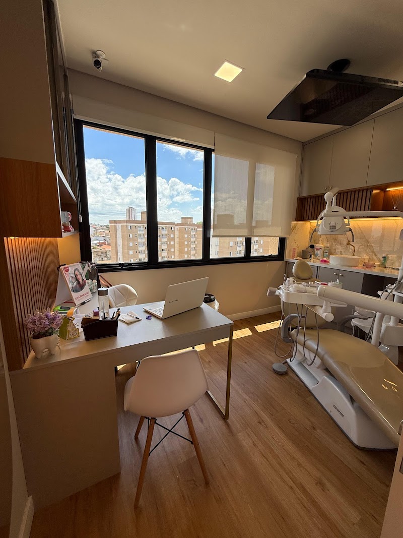 Dra. Dafne Momberg - Dentista em Sorocaba